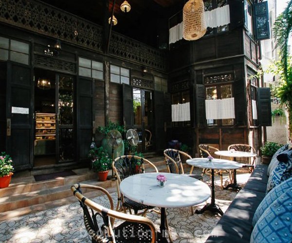 รีวิวคาเฟ่สัมผัสบรรยากาศสุดอบอุ่นในร้านเล็กๆ