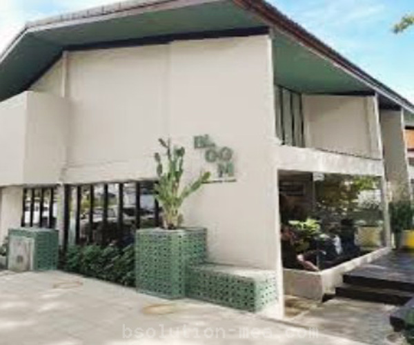 Lunar Bloom Café : คาเฟ่โทนอุ่น